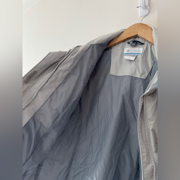 Columbia Women’s Gray Jacket With Hood - Picture 7 of 8